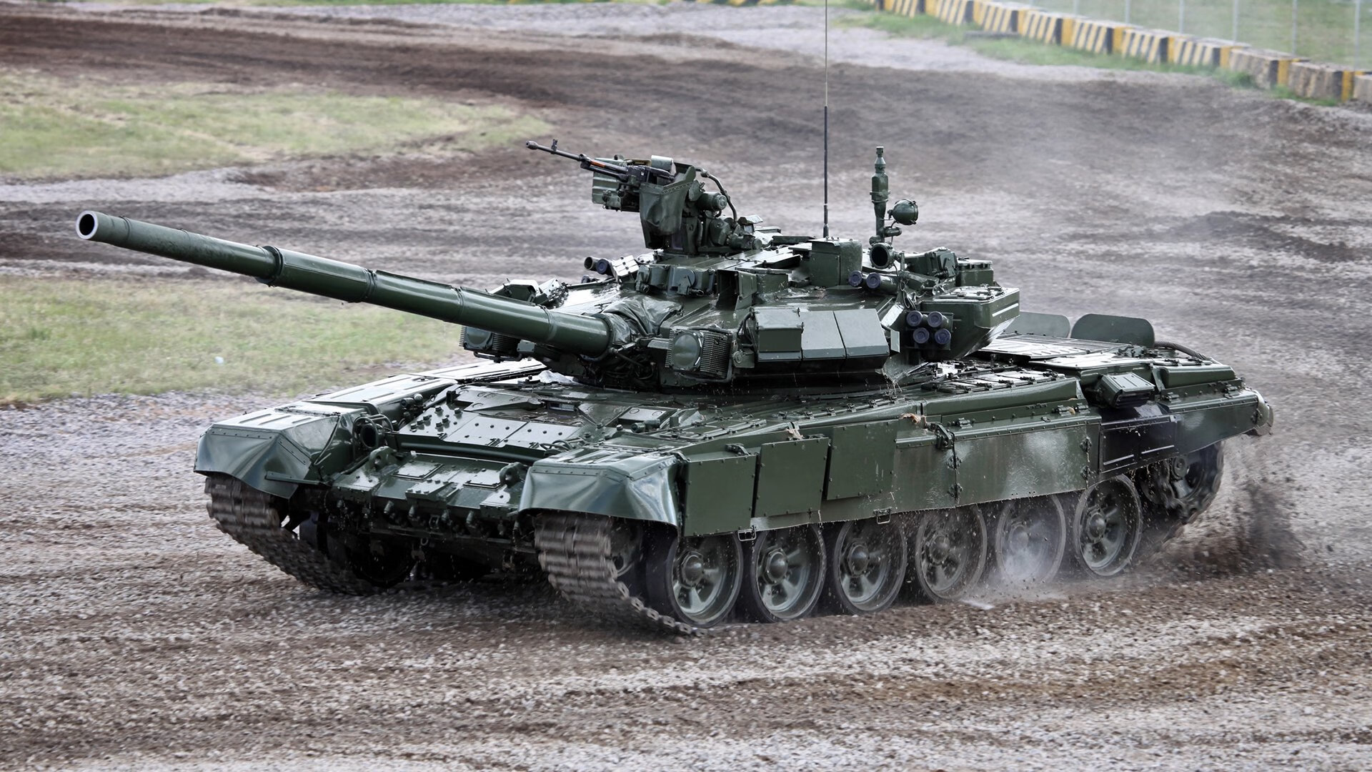 共享篮球场在城市社区广泛铺开，方便群众体育，共享篮球场项目