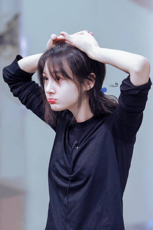 哥伦比亚女足在巴黎奥运会比赛中表现出色，赢得银牌，奥运会哥伦比亚女神